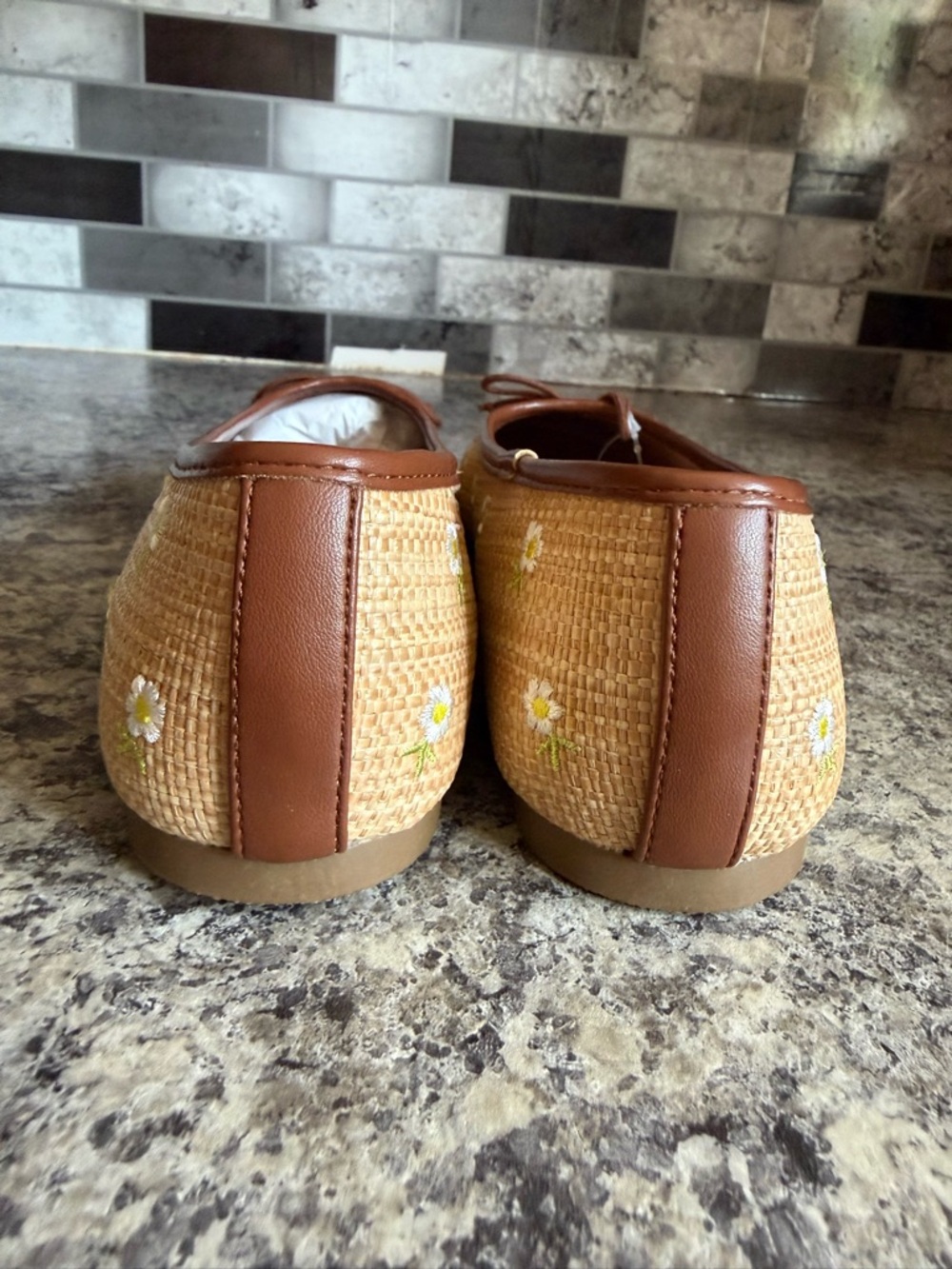 Free assembly Tan Straw Ballet Flats with Dainty Daisy Embroidery - Picture 6 of 11